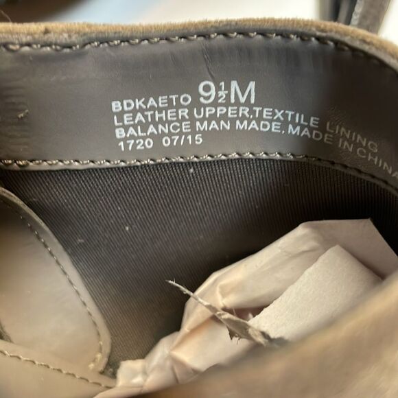 Bandolino woman’s dark taupe suede/leather side zip booties. Size 9.5. - Picture 5 of 9